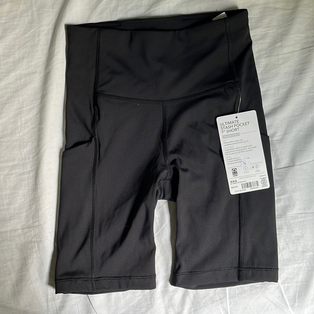 NWT Athleta Stash Pocket 7” Short